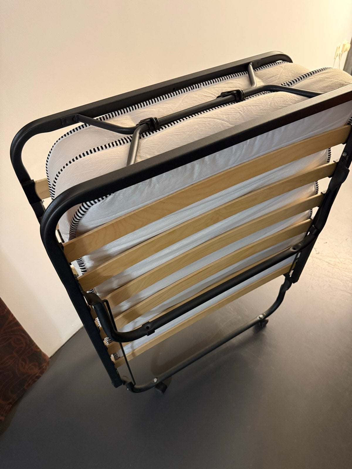 Logeerbed 190x80 met matras, weinig gebruikt, Ophalen, Eenpersoons, Zwart, 190 cm of minder