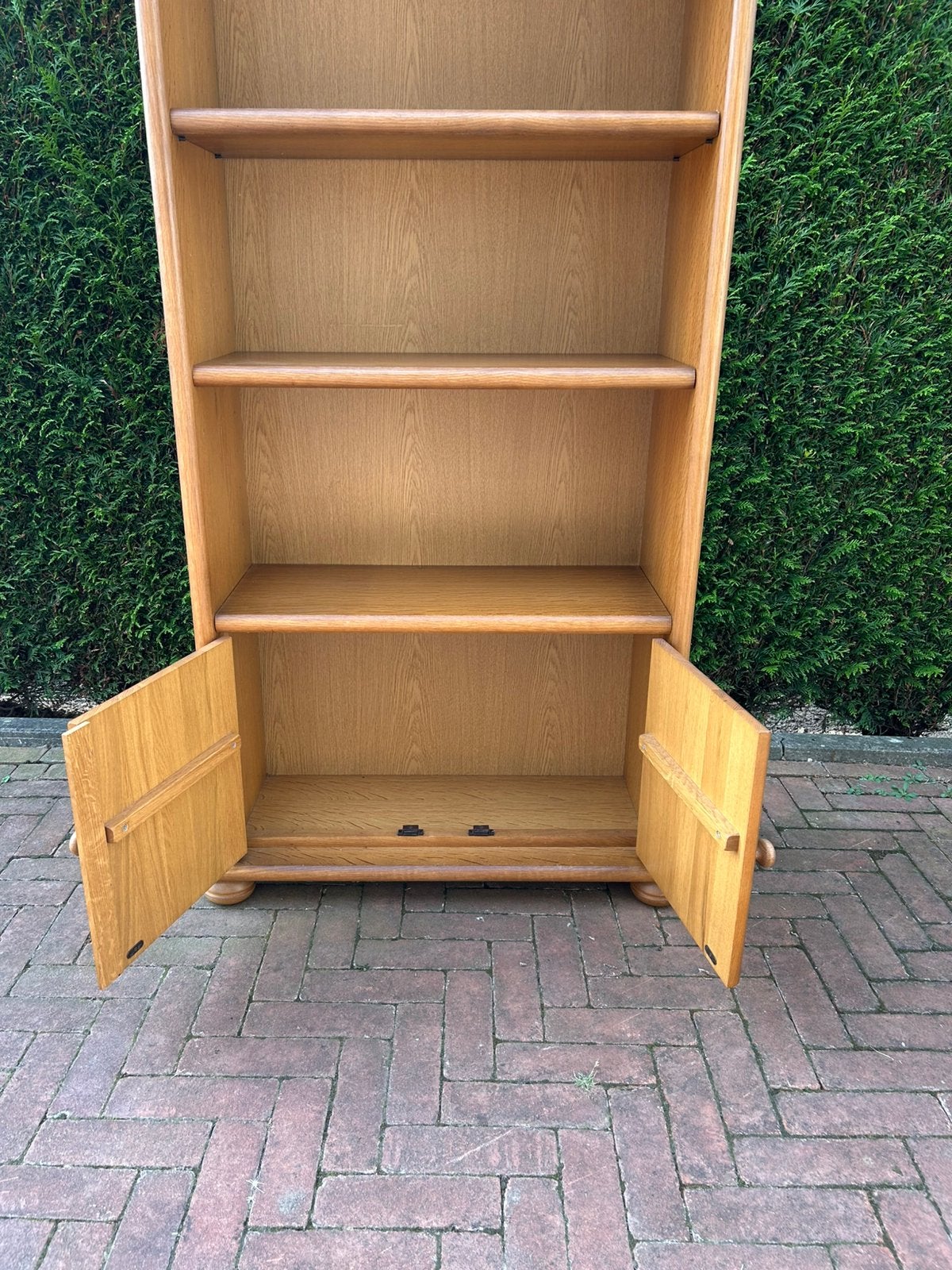 Foto 4 van Boekenkast gepatineerd eiken fineer