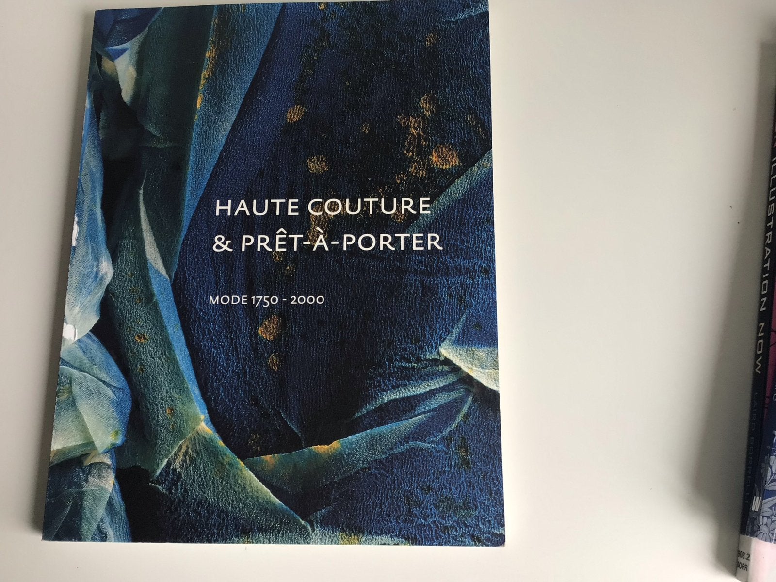 Haute Couture & Prêt-à-Porter: Mode 1750-2000, Ophalen of Verzenden, Zo goed als nieuw, Mode algemeen