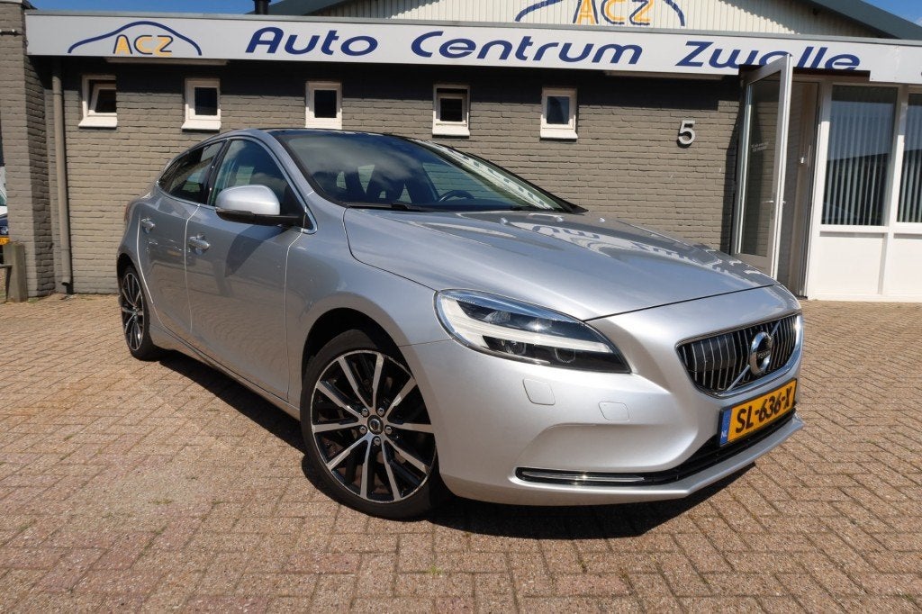 Volvo V40 2.0 T3 NORDIC+ , NAVI , CAMERA, PANO, LED, Gebruikt, Euro 6, 4 cilinders, 1969 cc