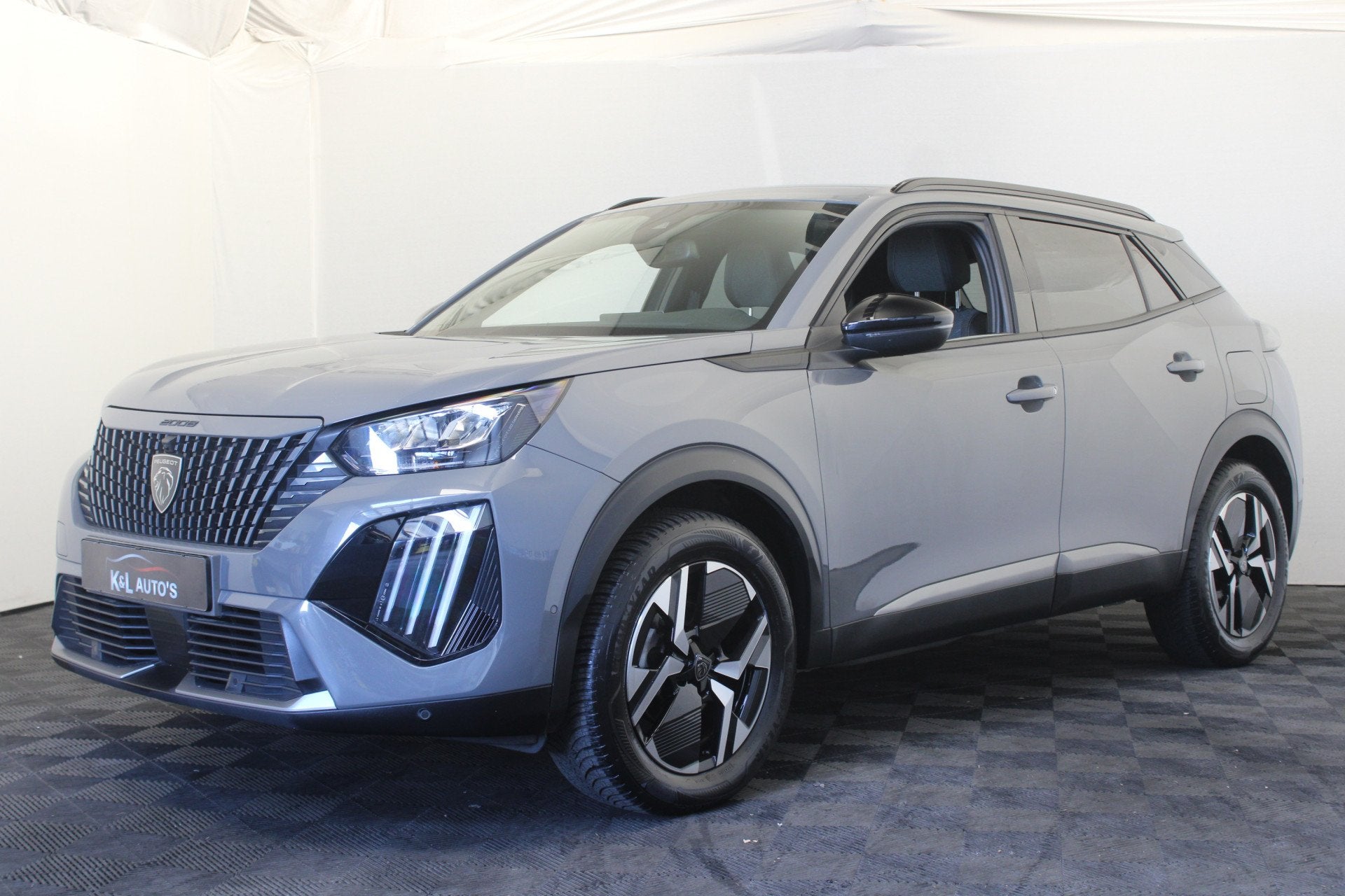 Peugeot 2008 1.2 PureTech 130 Allure |Camera|Stoelverw.|Navi, Auto's, Gebruikt, Zwart, 1199 cc, Leder en Stof