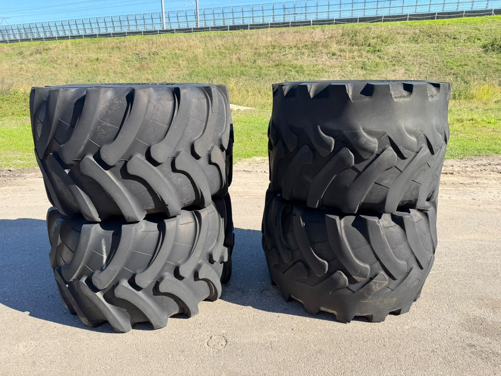Trelleborg 650 45 22.5 Kraan graafmachine banden 650/45-22.5, Zakelijke goederen, Graafmachine