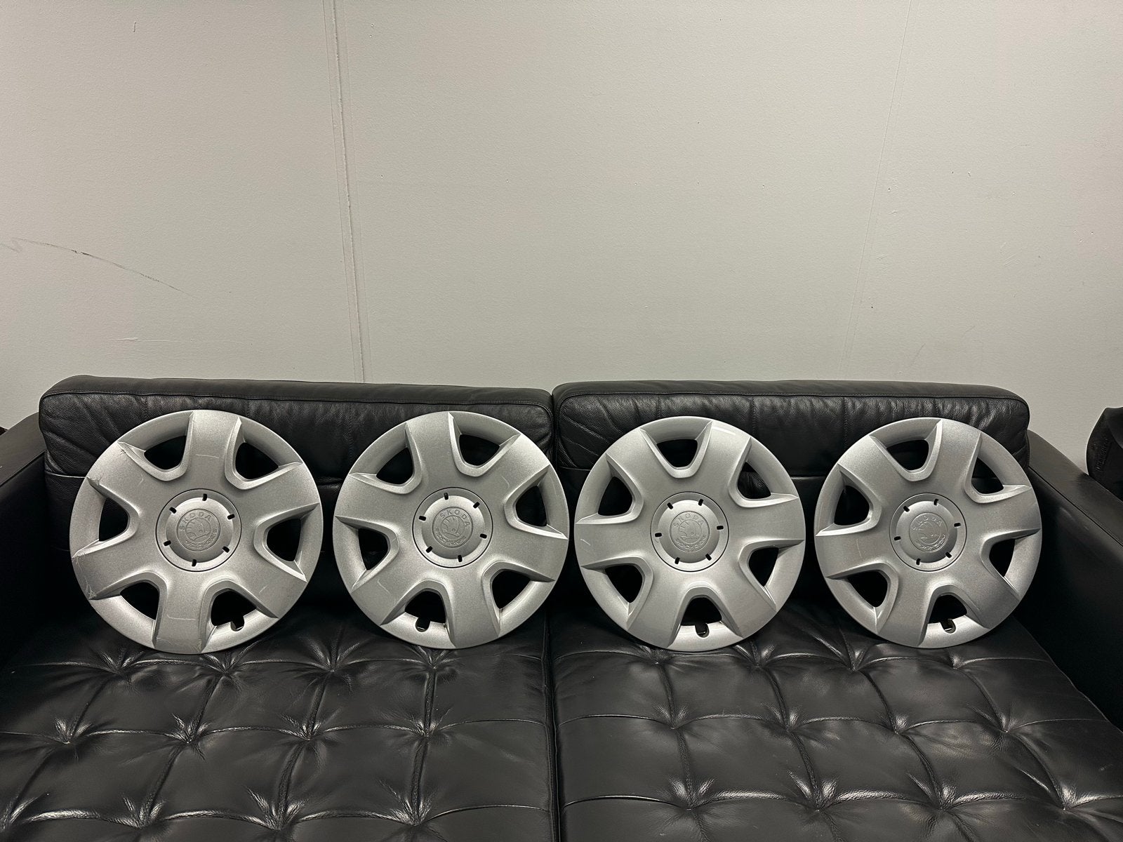 SKODA FABIA WIELDOPPEN 15 INCH ALS NIEUW, Auto diversen, Ophalen of Verzenden, Zo goed als nieuw