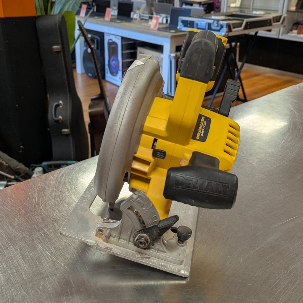 Dewalt DCS570 Cirkelzaag 18V XR Body, Doe-het-zelf en Verbouw, Dewalt, Zo goed als nieuw, Support@dewalt.com, 701 E. Joppa Road
Towson, MD 21286
USA