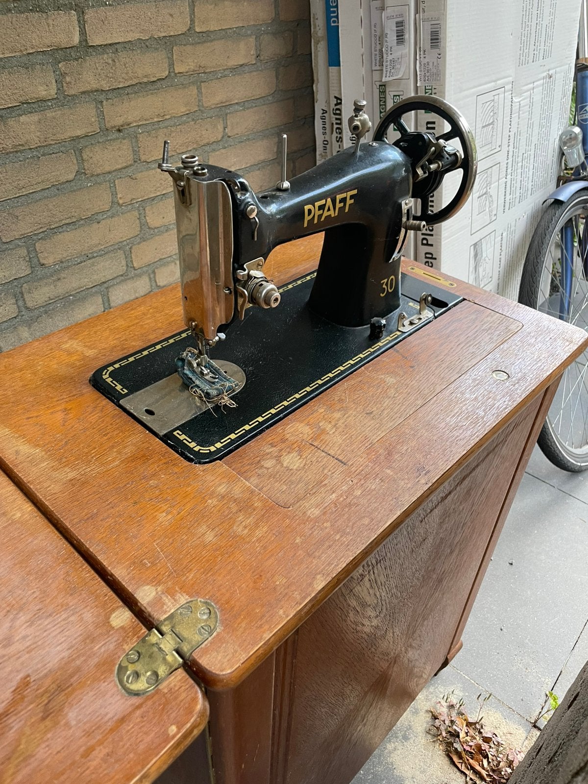Pfaff Naaimachine, Ophalen