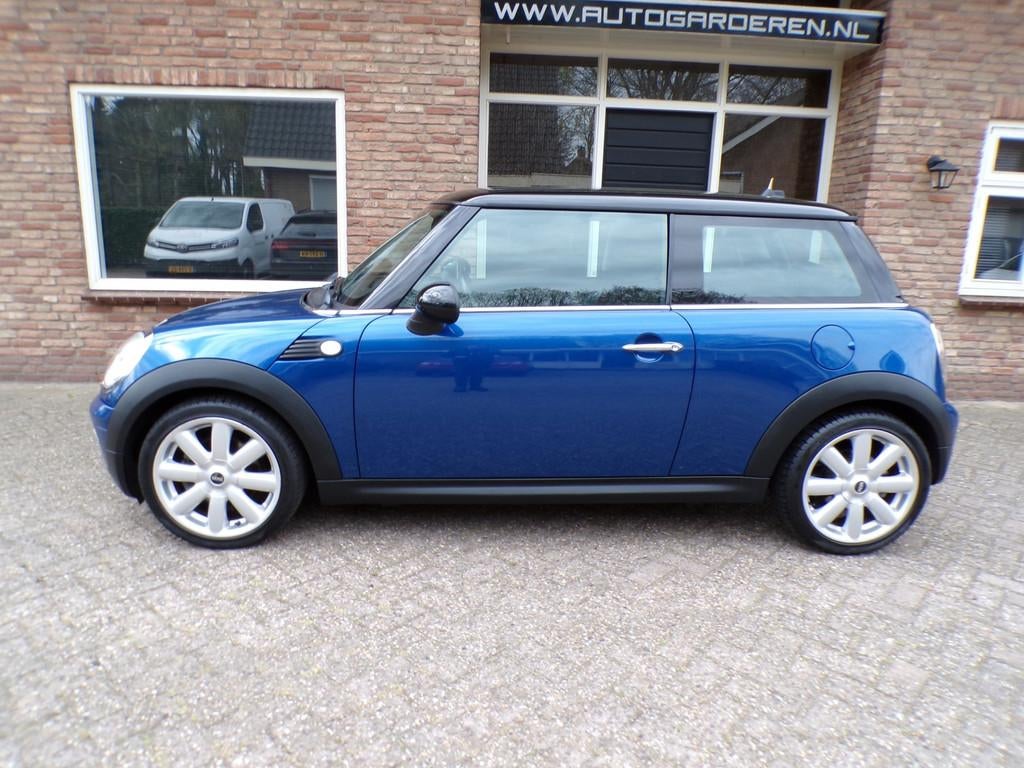 Mini Mini 1.6 Cooper Half Leder / Navi, Voorwielaandrijving, Gebruikt, 4 cilinders, Leder en Stof