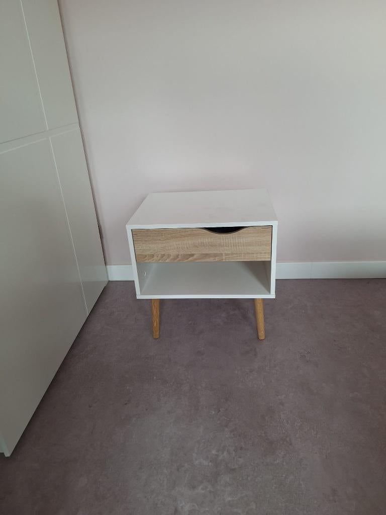 Set van 2 Witte nachtkastjes met licht eikenhouten accenten, Ophalen, Overige materialen, Gebruikt, 45 tot 65 cm