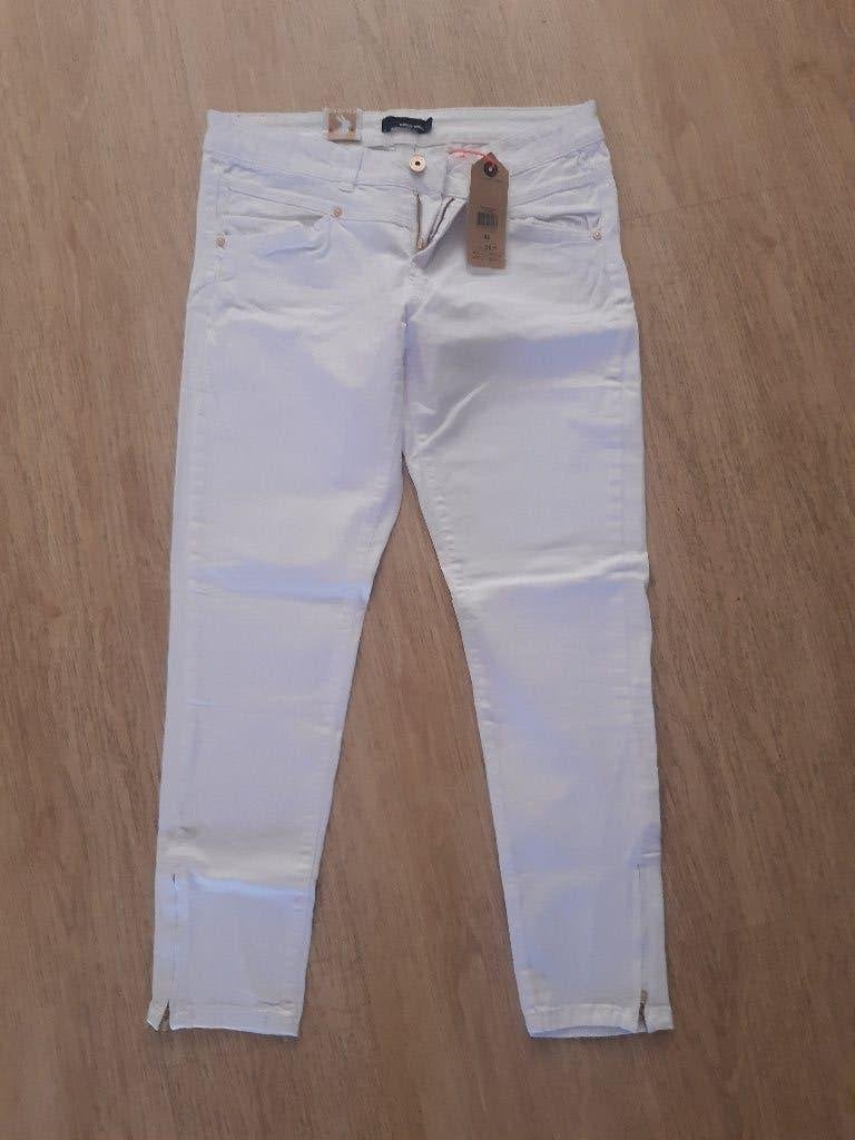 92- Tally Weijl Cropped Leg jeans low waist wit maat 42, Ophalen, Zo goed als nieuw, Wit, W33 - W36 (confectie 42/44)