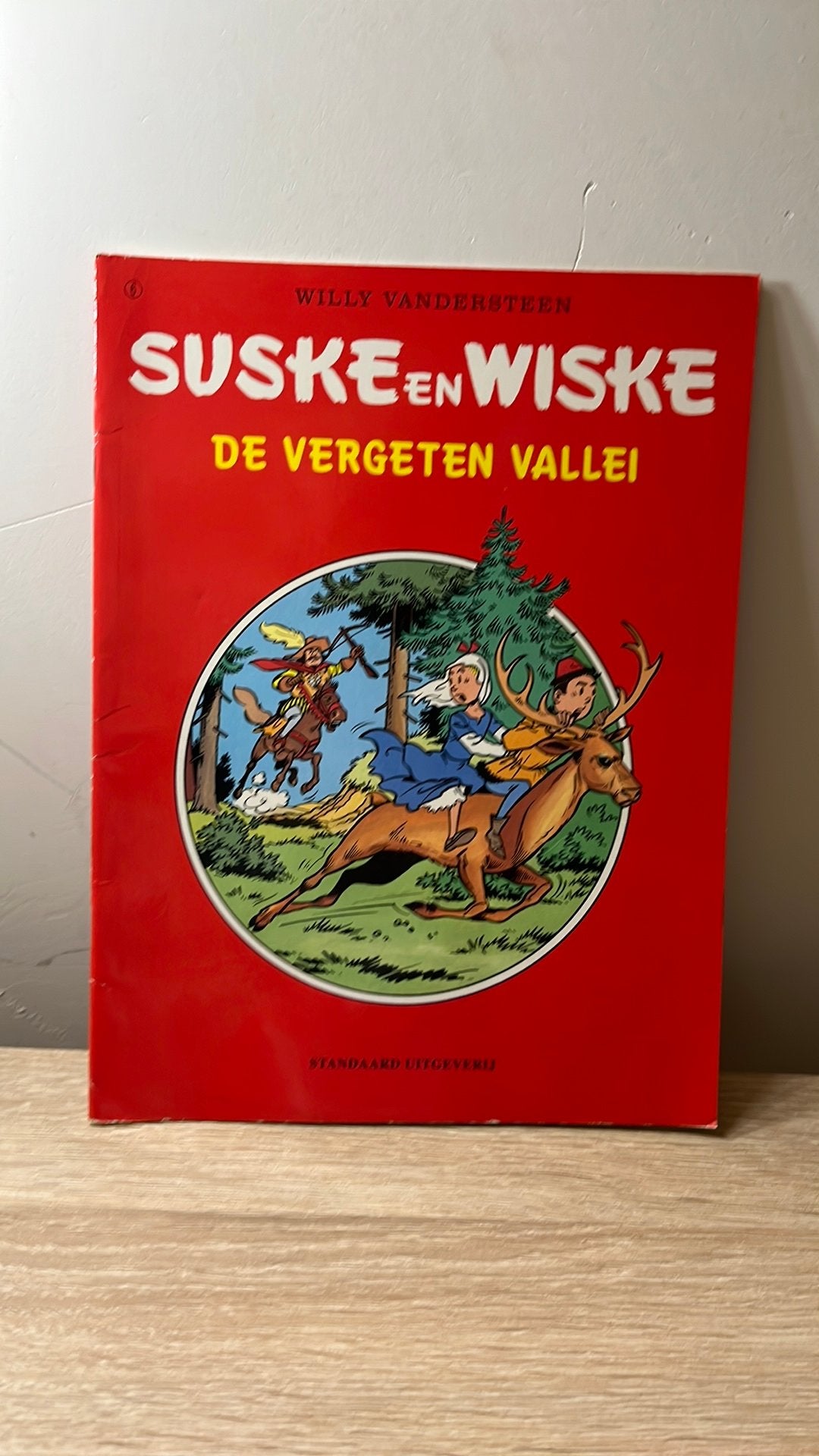 Suske en Wiske - De Vergeten Vallei (Rode Reeks), Eén stripboek, Ophalen of Verzenden, Gelezen