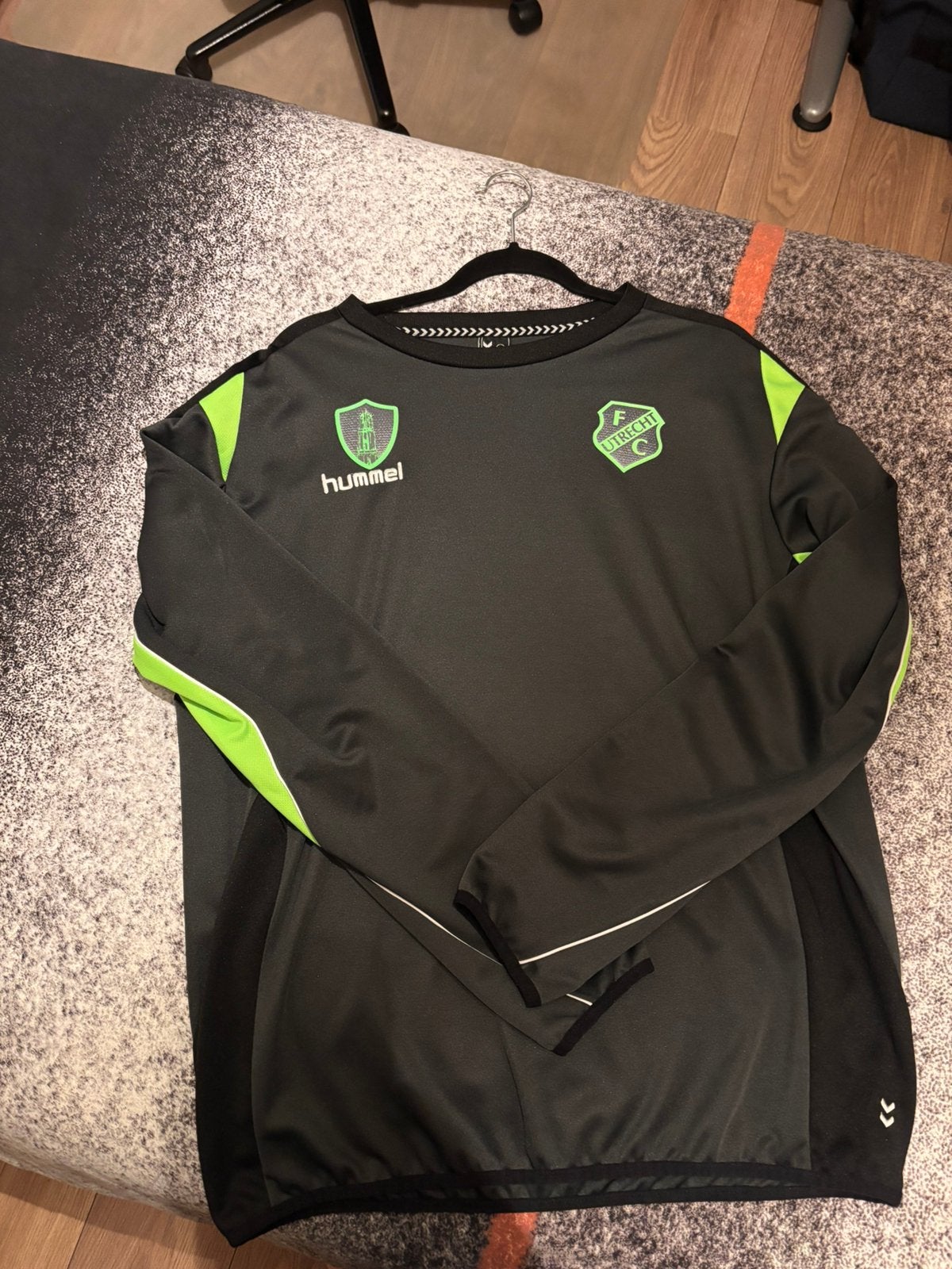 Trainings trui Fc utrecht, Maat 56/58 (XL), Ophalen of Verzenden, Zo goed als nieuw, Voetbal