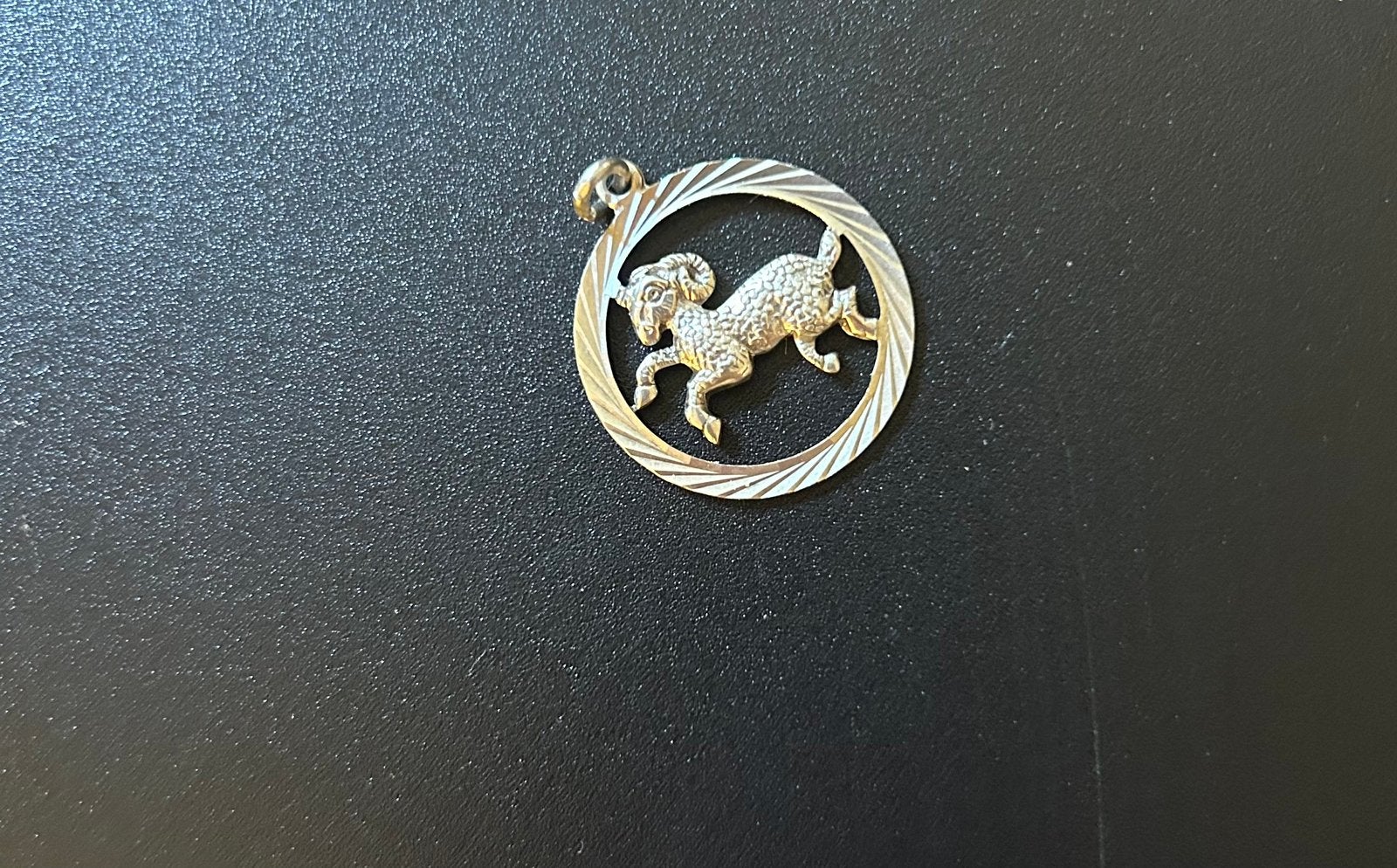 Vintage zilveren hanger sterrenbeeld Ram, Ophalen of Verzenden, Gebruikt, Zilver