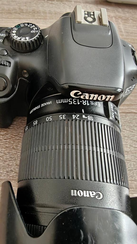 Canon EOS 550D Spiegelreflexcamera met EF-S 18-135mm lens, Audio, Tv en Foto, Fotocamera's Digitaal, Ophalen, Gebruikt, Spiegelreflex