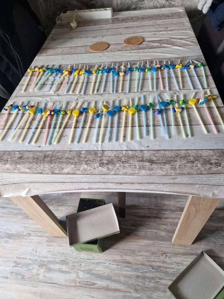 Rietje met speldje voor traktatie b.v. school e.d. (jongen), Ophalen of Verzenden, Nieuw