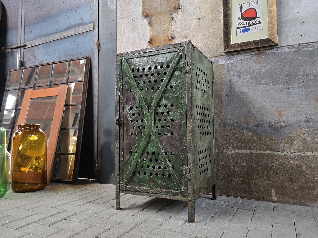 Industriele Stalen Kast Groen | Vintage Kastje Gerestaureerd
