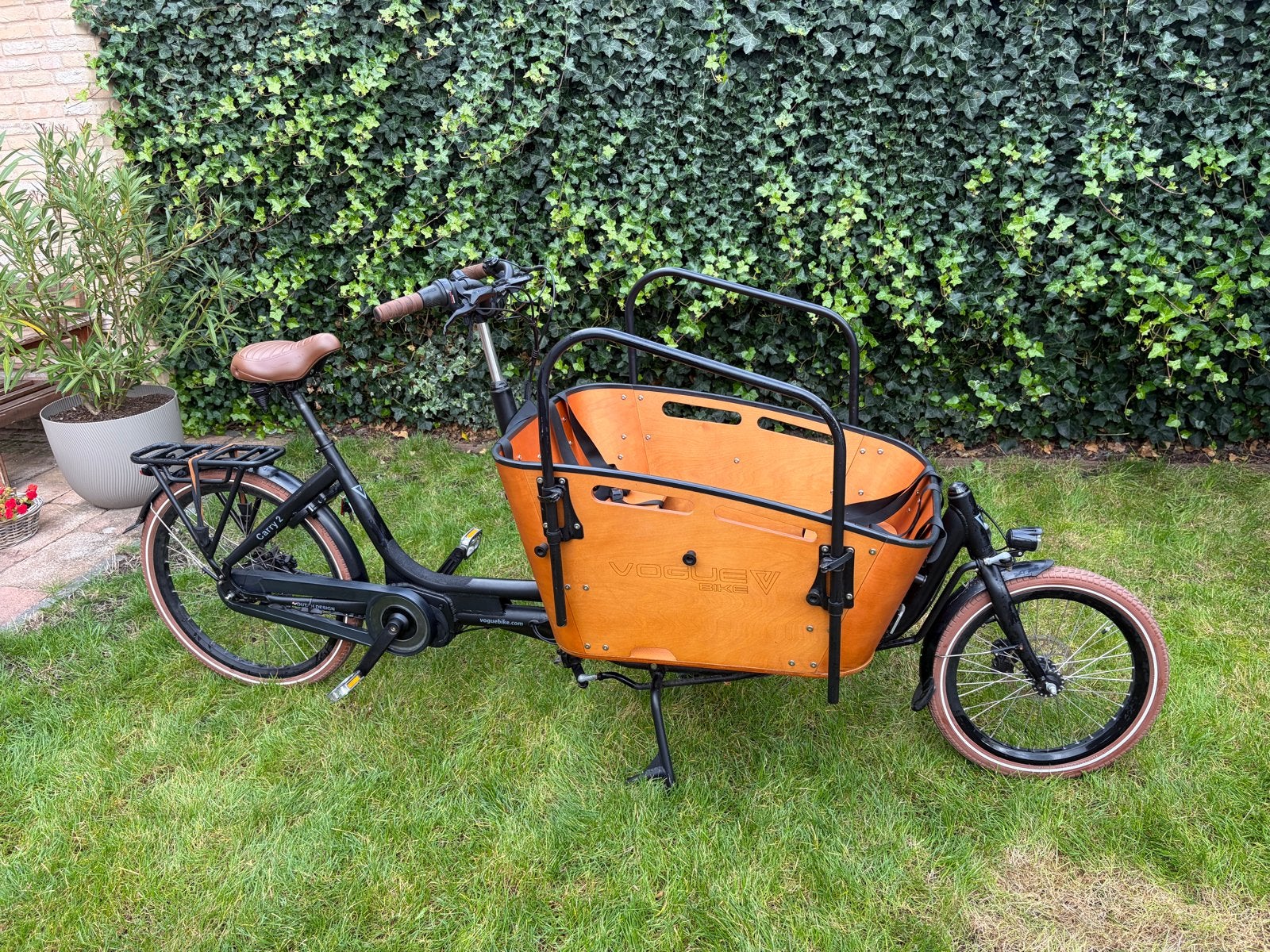Bakfiets Vogue Carry 2 met slot en beschermhoes, Fietsen en Brommers, Elektrisch, Zo goed als nieuw, 2 kinderen, Schijfrem