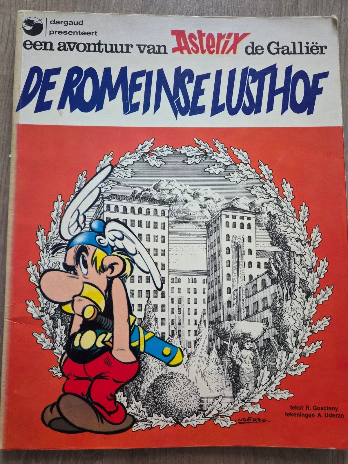 Asterix de Galliër - De Romeinse Lusthof (Softcover), Eén stripboek, Ophalen of Verzenden, Gelezen, René Goscinny, Albert Uderzo