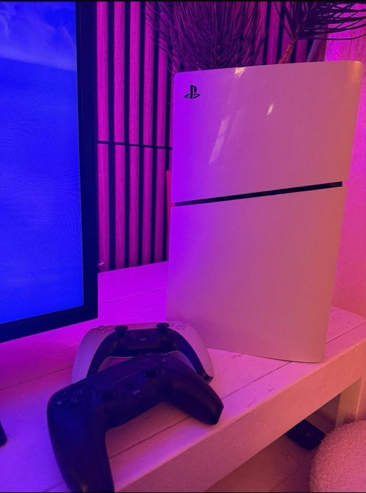 PS5 Digital Edition + 2x DualSense Controller, Ophalen, Zo goed als nieuw