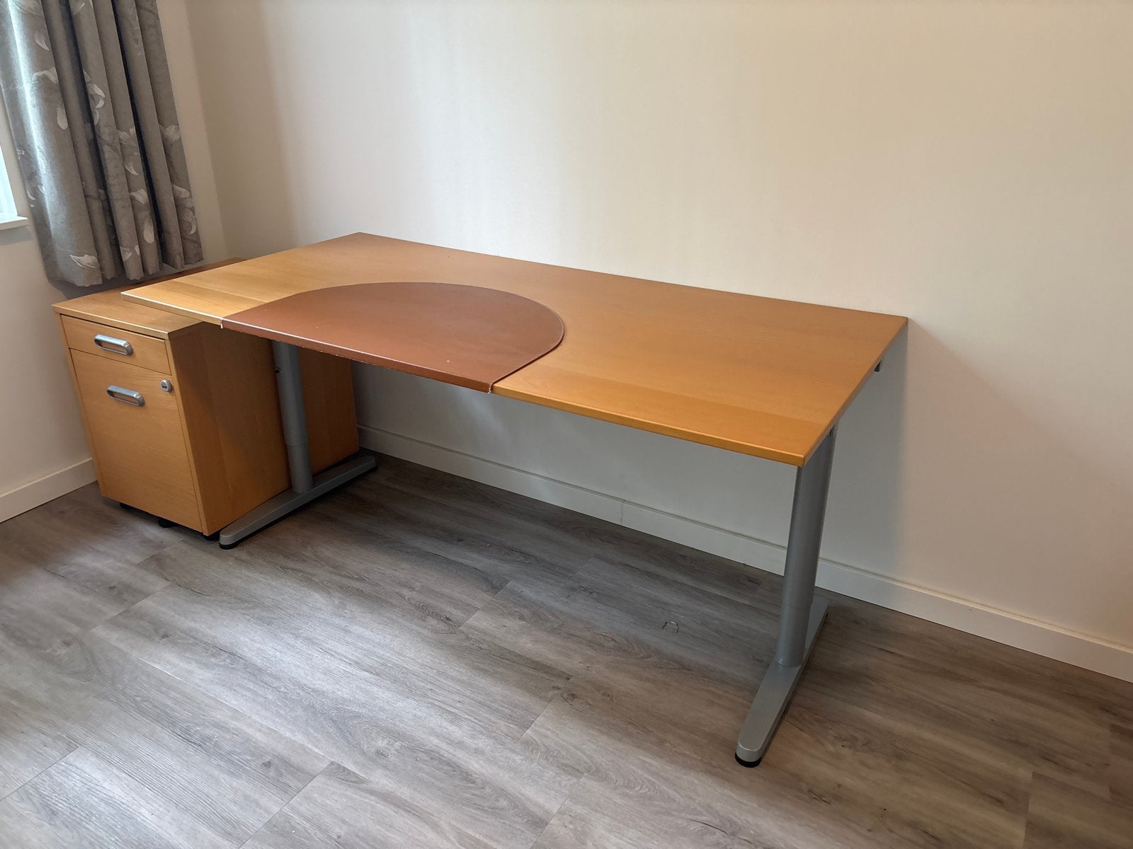 Ruim bureau met ladeblok met bureau legger, Ophalen, Gebruikt, 180 cm, Bruin