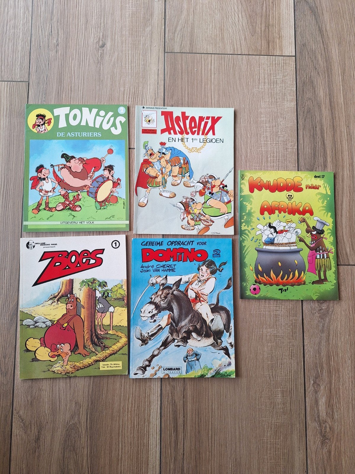 Diverse stripboeken: Asterix, Boes, Knuddde, Domino, Tonius, Meerdere stripboeken, Ophalen of Verzenden, Zo goed als nieuw