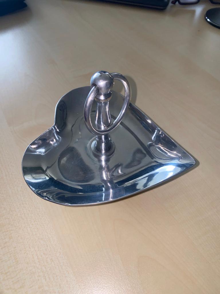 Hartvormige schaal met handvat - Zilverkleurig, Overige materialen, Schaal, Ophalen of Verzenden, Zo goed als nieuw