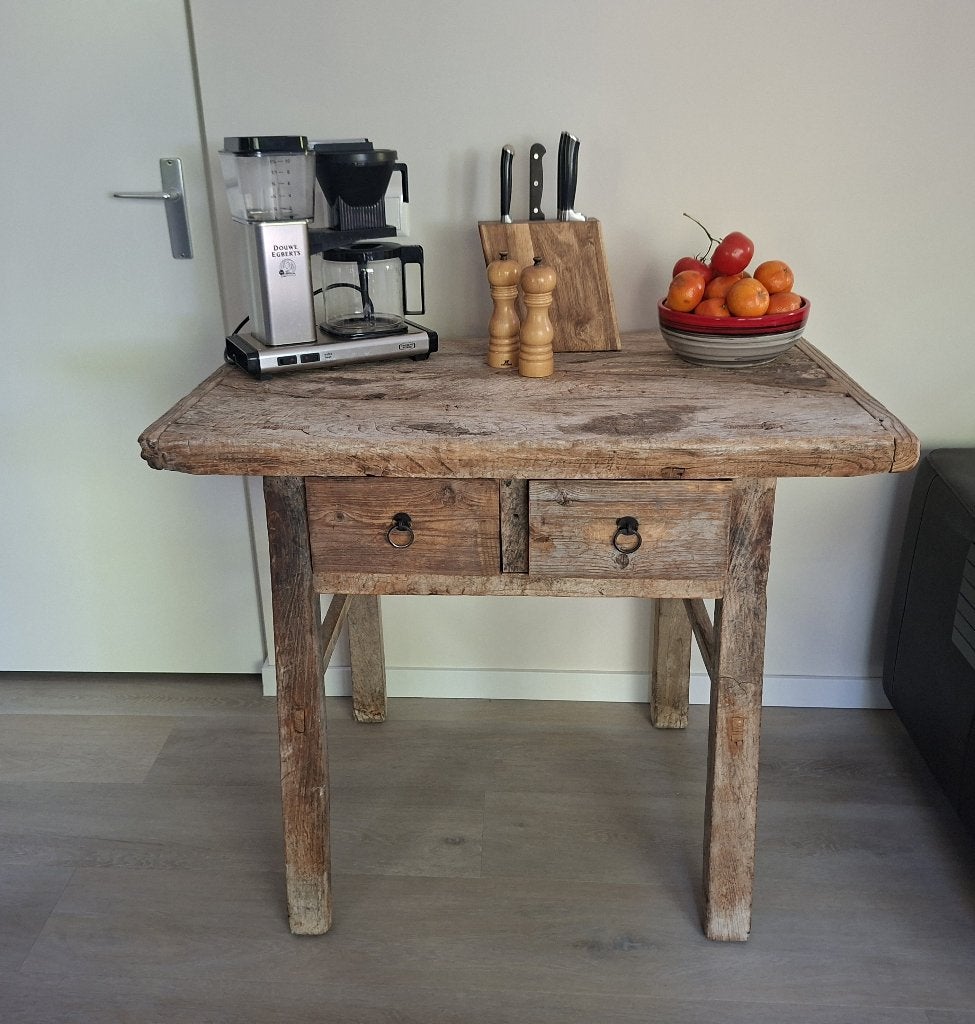 Mooi vintage oude tafel stoer sober bijzettafel landelijk, Ophalen