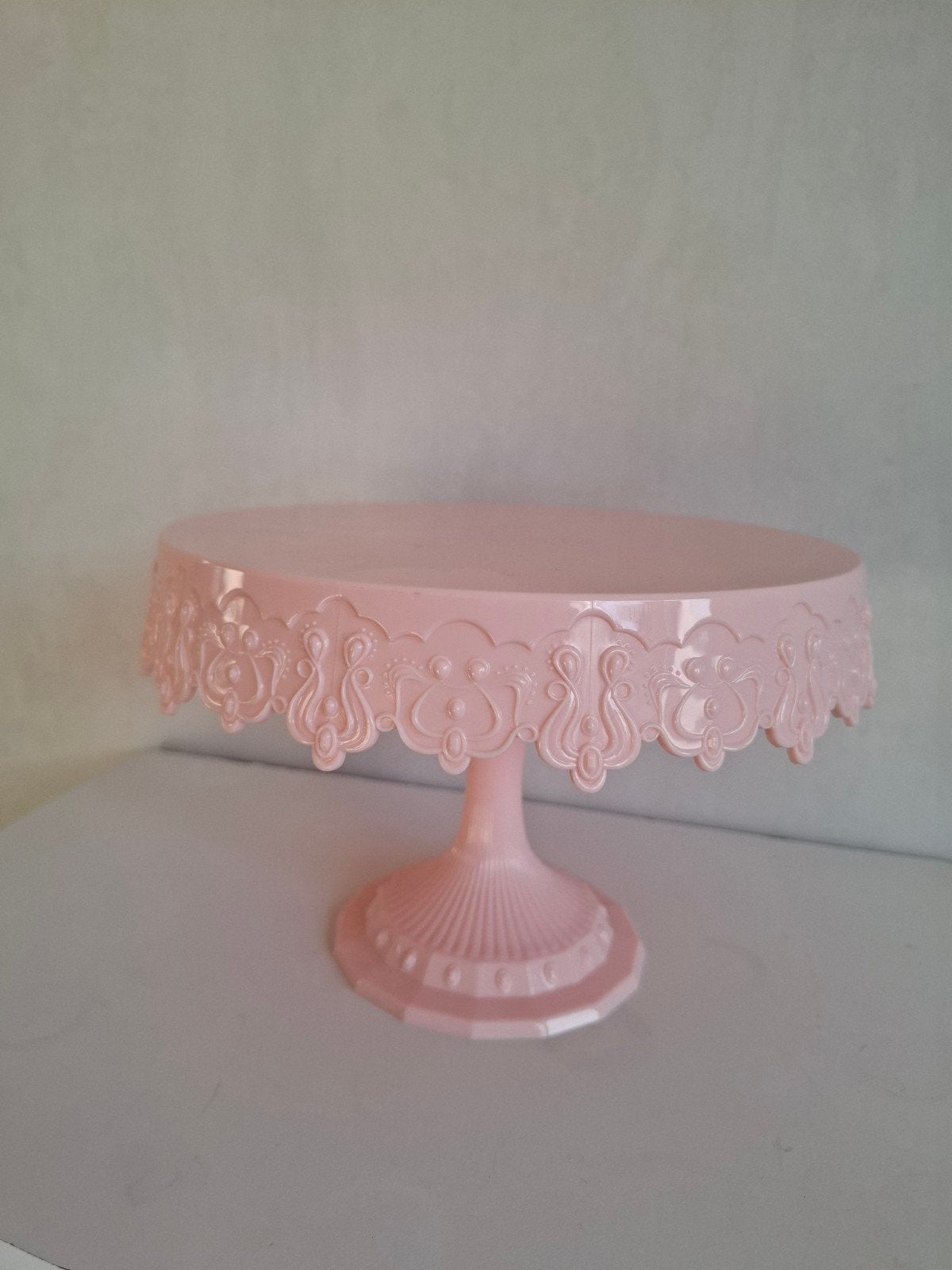 Roze kunststof taartplateau - 15 cm hoog, 22 cm doorsnee, Ophalen, Kunststof, Modern, Schaal of Schalen