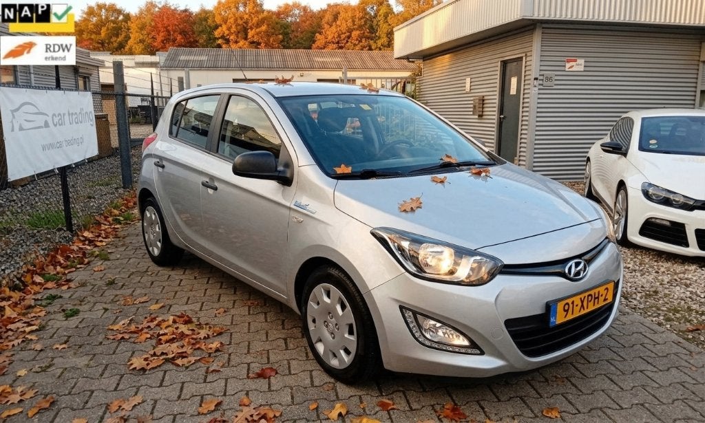 Hyundai i20 1.2 5-DRS 2012 Grijs VOLLEDIG DEALER ONDERHOUDEN, Dealer onderhouden, 4 cilinders, Origineel Nederlands, Bedrijf