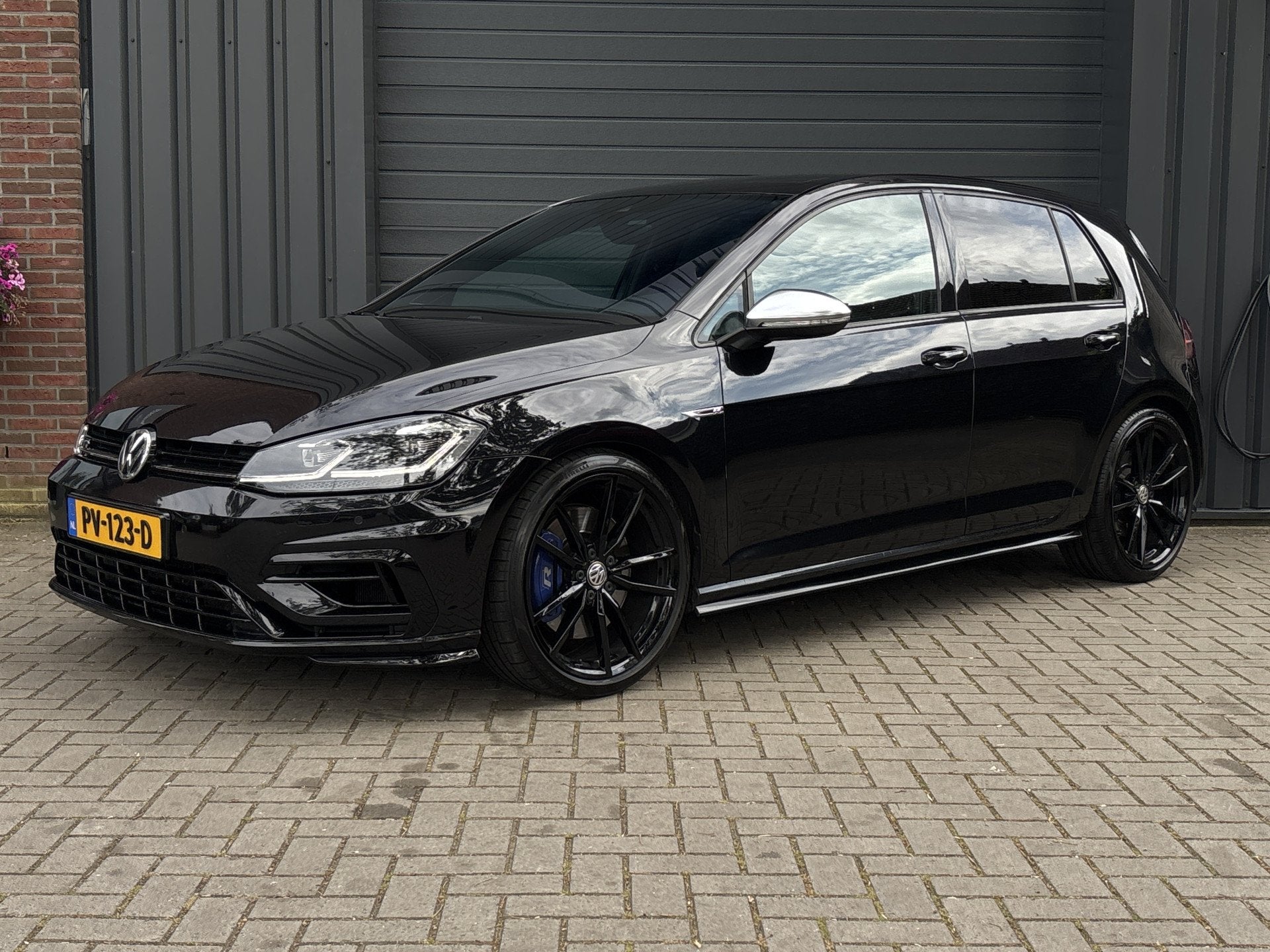 Volkswagen Golf 2.0 TSI 4Motion R - Dynaudio - Schuif/kantel, Automaat, 4 cilinders, 1984 cc, Zwart