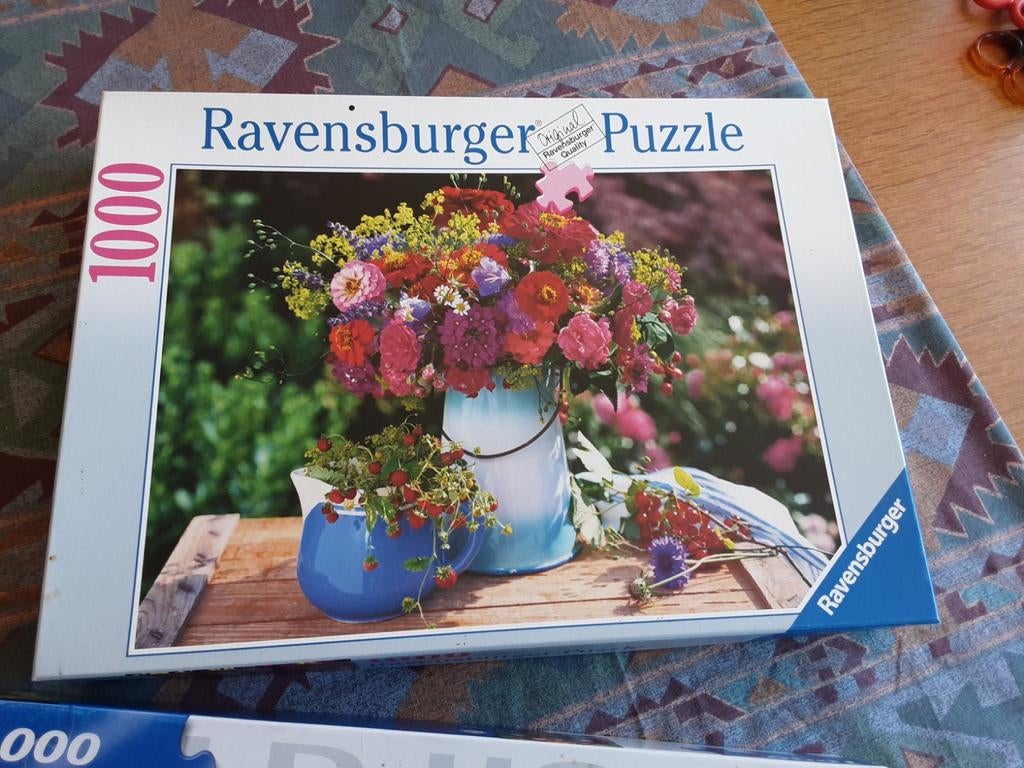 3 puzzels a 1000 stukjes met bloemen, Ophalen of Verzenden, 500 t/m 1500 stukjes, Zo goed als nieuw
