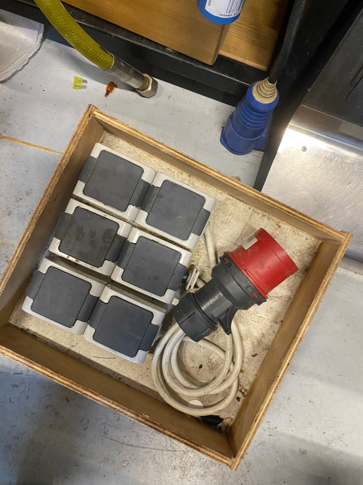 Electra kast krachtstroom na 220 230v verdeelkast, Doe-het-zelf en Verbouw, Verzenden, Zo goed als nieuw, Overige typen