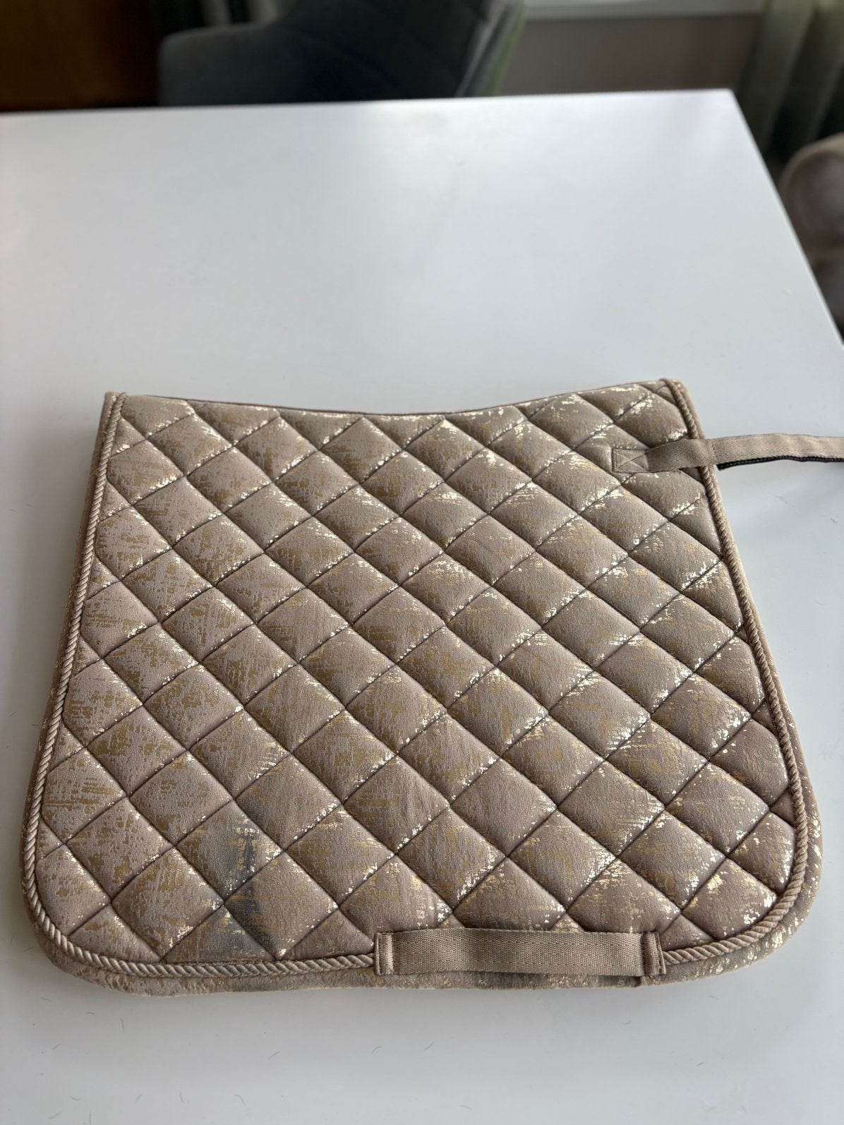 Mooi beige dekje met gouden accenten. Maat : cob., Ophalen, 100 g, Gebruikt, Cob (M)