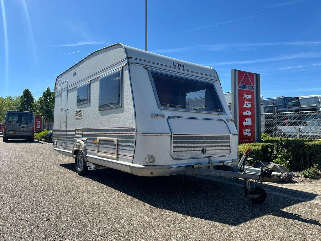 Lmc 450 | Fietsenrek | Half Automatische Mover | Dinette | V, Caravans en Kamperen, Vast bed, Bedrijf, 750 - 1000 kg, 6 tot 7 meter