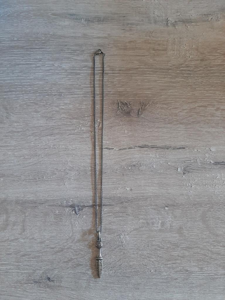 Zilverkleurige ketting met dolk hanger en pentagram nieuw, Nieuw, Ophalen of Verzenden, Zilver, Overige materialen
