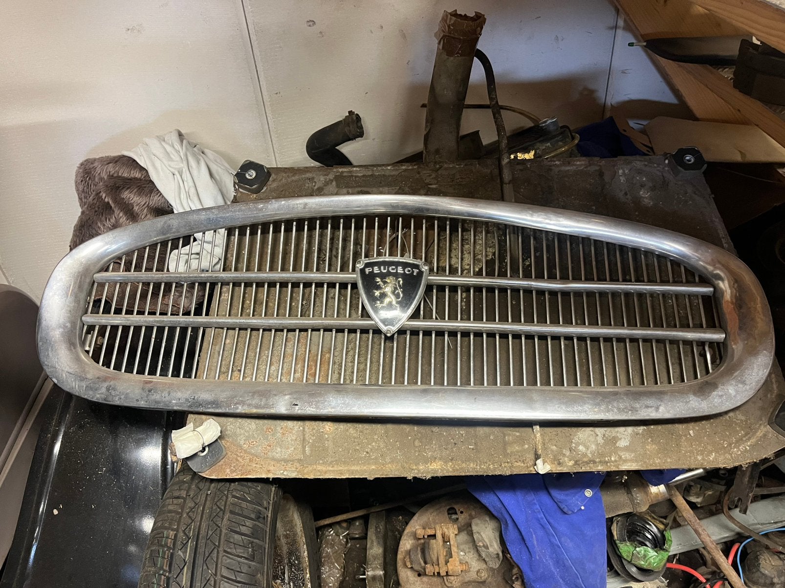 Peugeot 403 gril in goede staat, Ophalen of Verzenden, Peugeot, Bumper