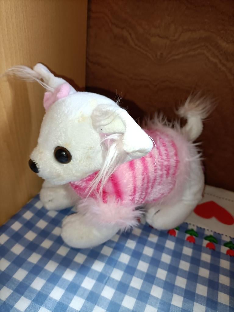 Chihuahua knuffel met kerst pakje 21 cm x 20 cm, Ophalen of Verzenden, Zo goed als nieuw, Overige typen