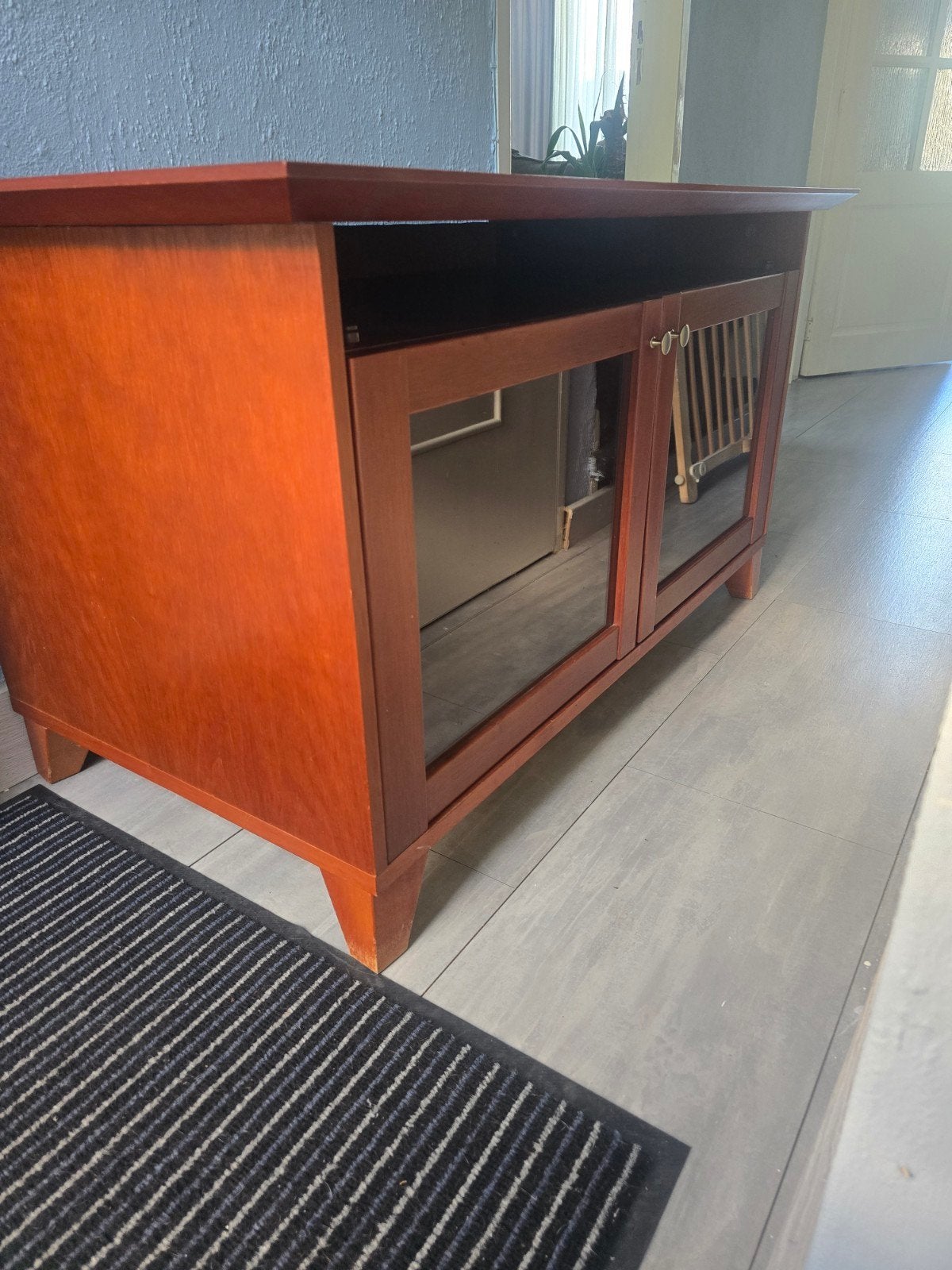 Gratis af te halen: Kersenhouten tv-kastje, Gebruikt, Minder dan 100 cm, Kersenhout, 25 tot 50 cm