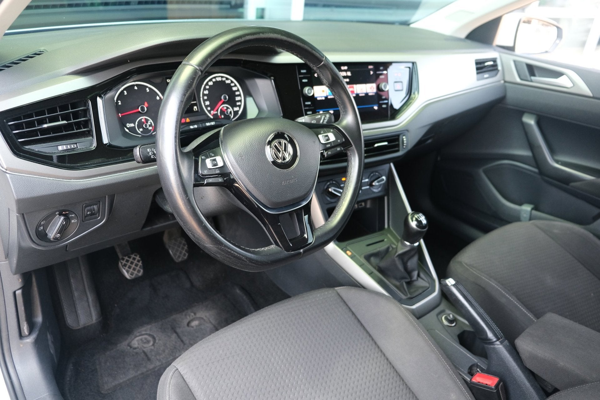 Volkswagen Polo 1.0 MPI R-Line Apple Carplay Cruise Airco MF, 1005 kg, Stof, Euro 6, Start-stop-systeem