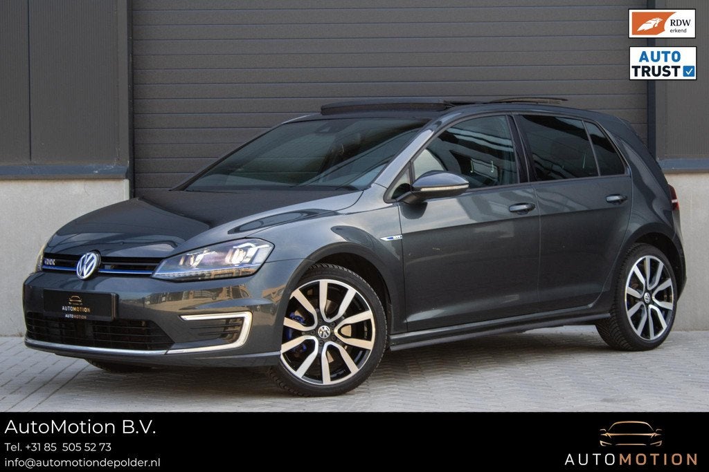 Volkswagen Golf 1.4 TSI GTE PANO CAMERA LEDER STOELVERWARMIN, Auto's, Gebruikt, 4 cilinders, Met garantie (alle), 1499 kg
