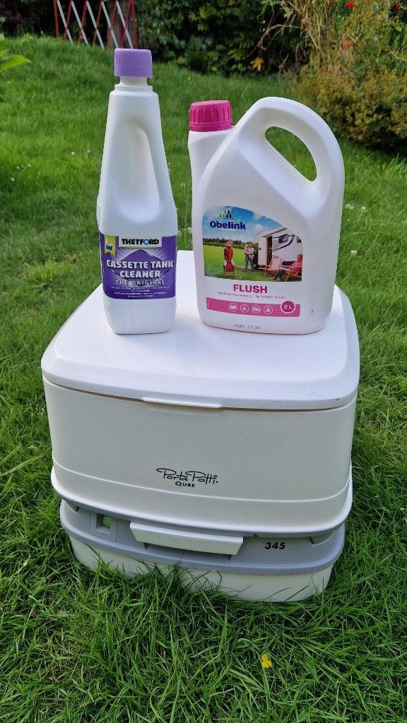 Porta Potti Qube 345 chemisch campingtoilet, Ophalen, Zo goed als nieuw
