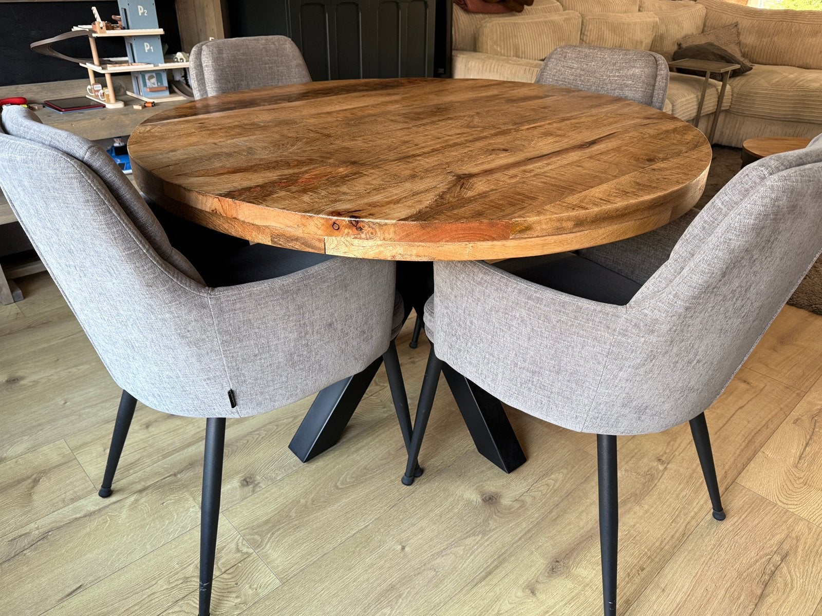 Mooie ronde eettafel mangohout, Huis en Inrichting, Ophalen, 100 tot 150 cm, Rond, Zo goed als nieuw