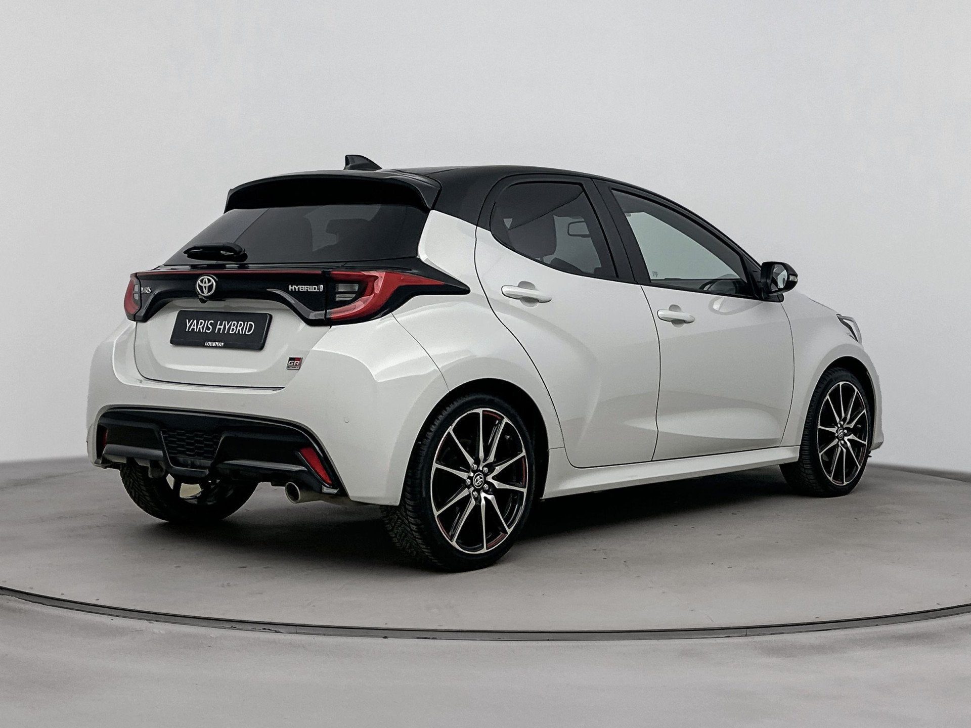 Toyota Yaris 1.5 Hybrid GR Sport Bi-Tone | JBL-Audio | Navig, Auto's, Toyota, 12 maanden, 450 kg, Gebruikt, 23 km/l
