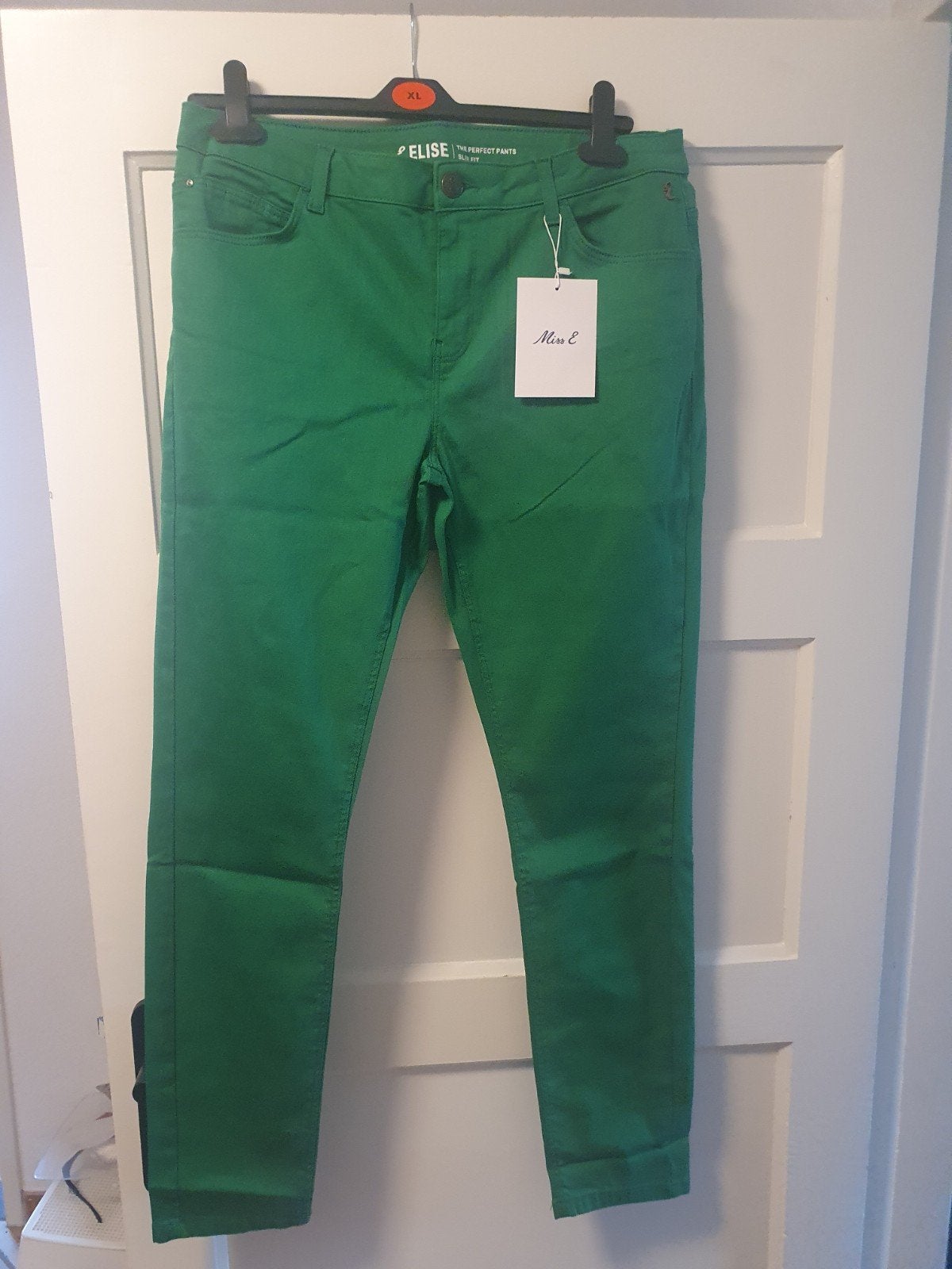 Te koop nieuwe groene broek maat 42, Maat 42/44 (L), Nieuw, Ophalen of Verzenden, Lang