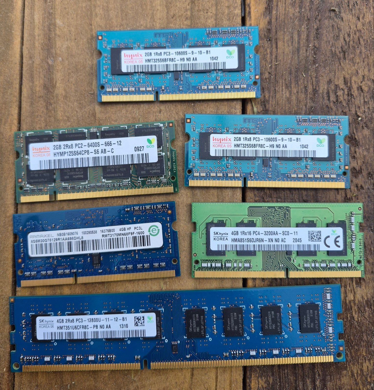 Diverse RAM Geheugenmodules voor Laptops en Desktops, Computers en Software, Gebruikt, Verschillende snelheden (666MHz, 10600S, 12800U, 3200AA)