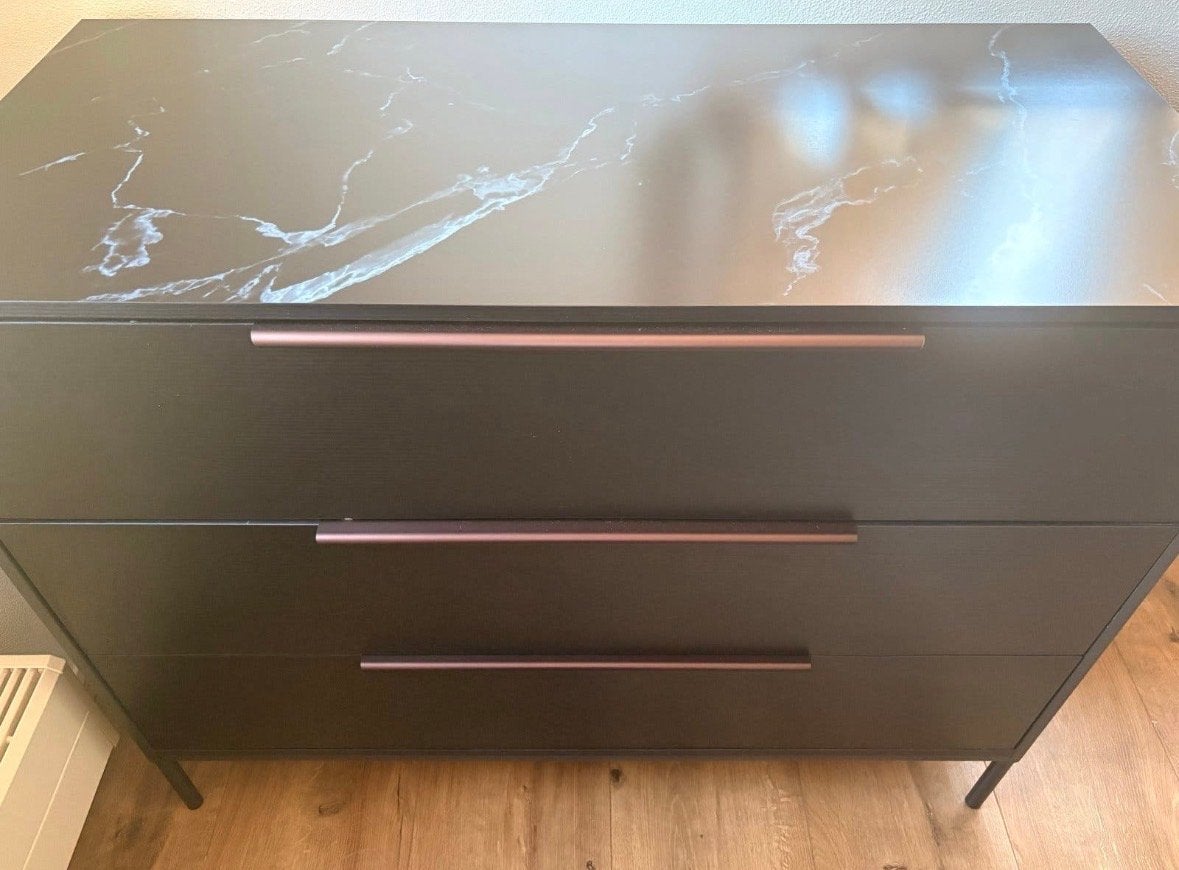 Foto 4 van Commode met marmerlook blad, evt. met ledikant