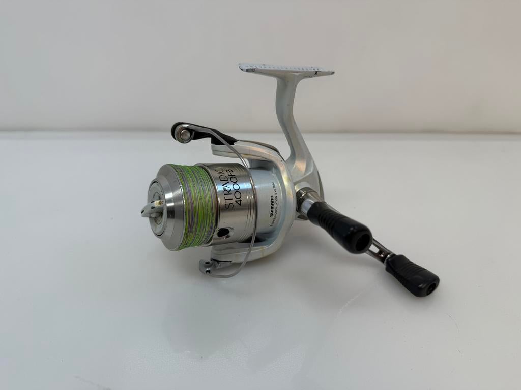 Shimano Stradic 4000 FB molen met 0.12mm x8 gevlochten lijn, Ophalen of Verzenden, Gebruikt, Molen