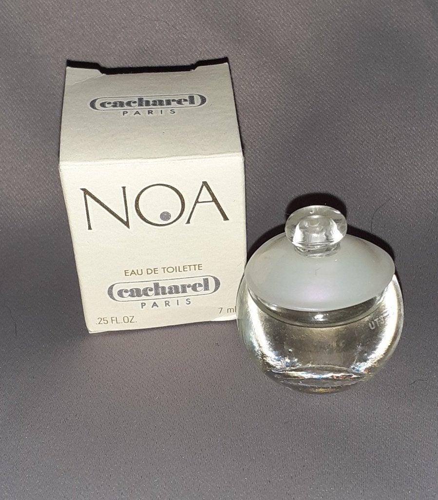 Mooie parfum mini - Cacharel noa + Doosje, Ophalen of Verzenden, Zo goed als nieuw, Miniatuur, Gevuld