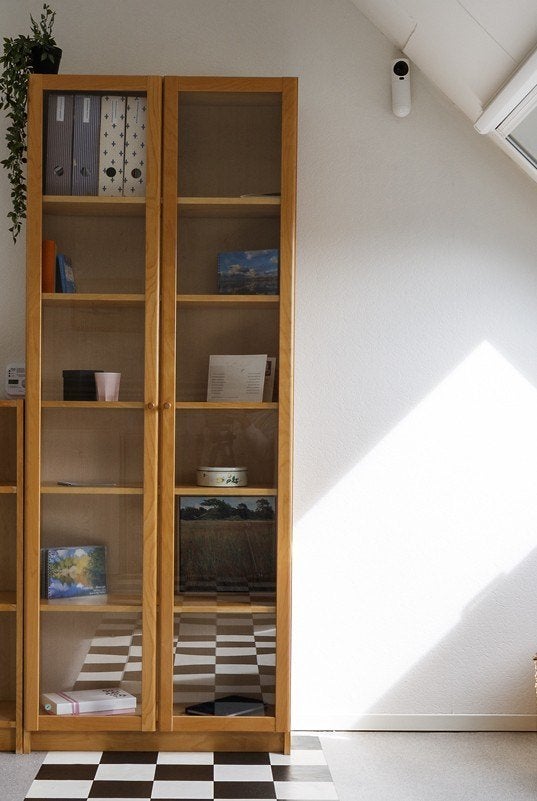 Houten vitrinekast met glazen deuren, Ophalen, Modern, Scandinavisch, 200 cm of meer, Overige houtsoorten