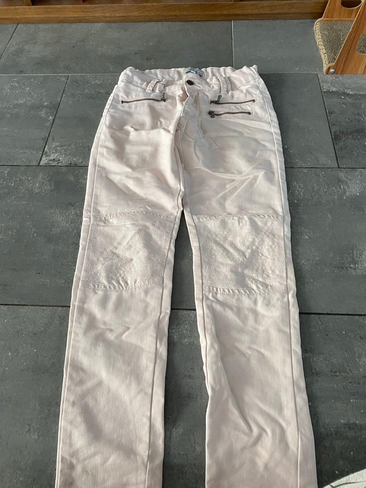 Roze broek met ritsdetails - Maat 152 kids, Ophalen of Verzenden, Zo goed als nieuw, Roze, Maat 36 (S)