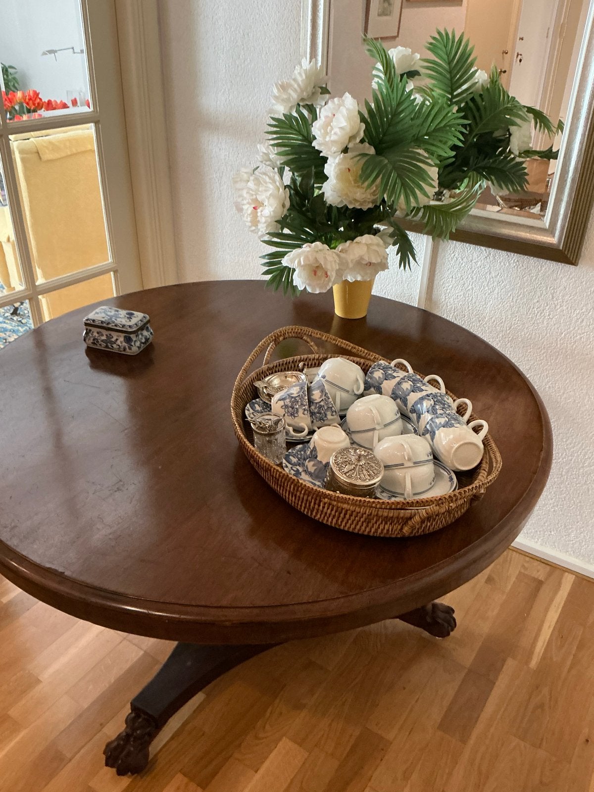 Antieke ronde TILT TOP eetkamertafel met klauwpoten, Ophalen
