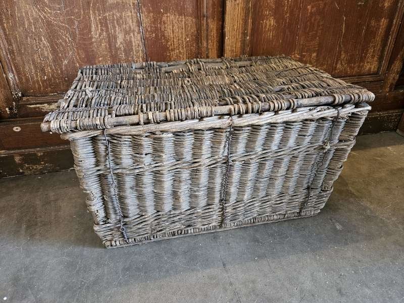 oude franse rieten mand ``WOONWINKEL RUSTIEK``, Antiek en Kunst, Curiosa en Brocante, Ophalen of Verzenden